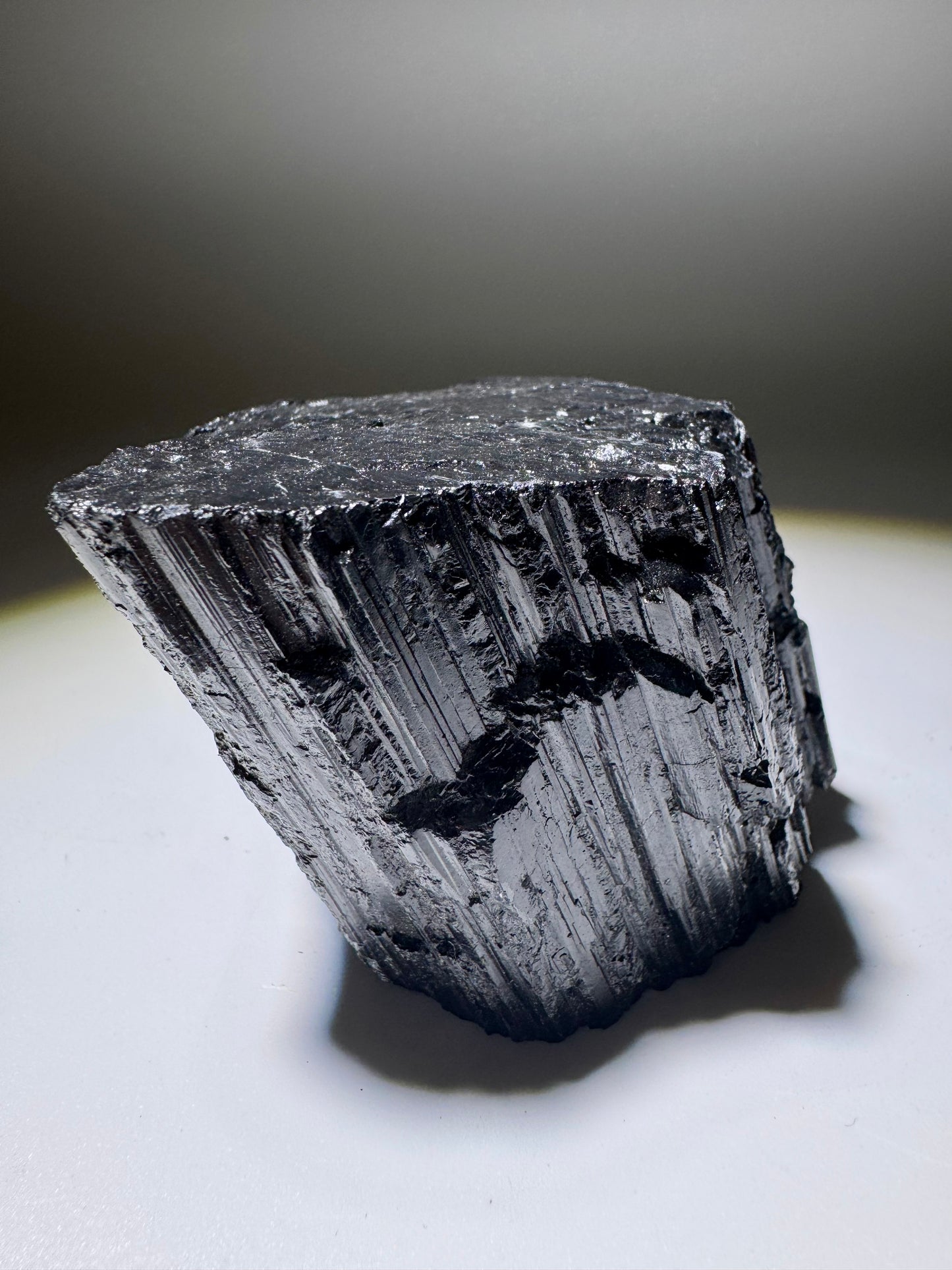 Roher schwarzer Turmalin – 385 g, kraftvoller Schutzkristall aus Brasilien – Naturstein gegen negative Energien