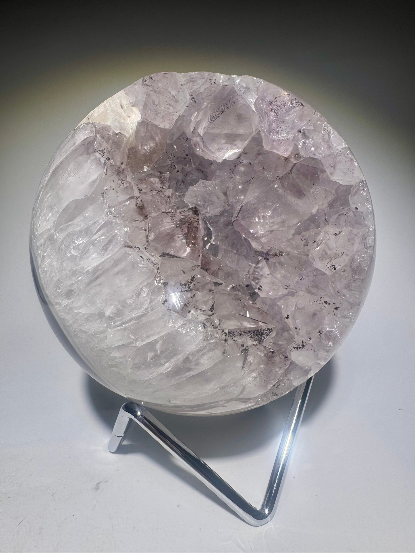 Amethyst Kugel Brasilien 9.5 cm – 1.34 kg | Phantom-Amethyst mit Pastellfarbe 💜✨