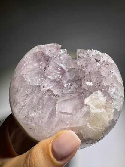 Amethyst Kugel Brasilien 9.5 cm – 1.34 kg | Phantom-Amethyst mit Pastellfarbe 💜✨