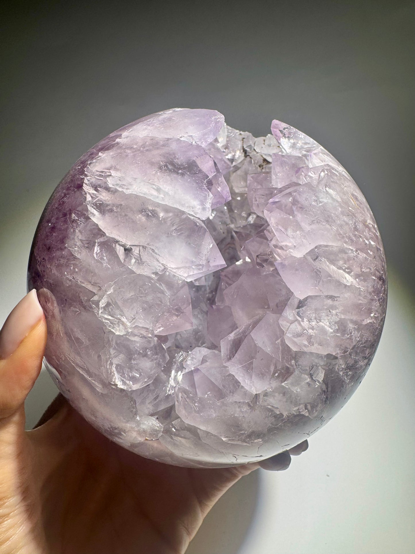 Exklusive Amethyst Kugel - 11cm, 1.97kg