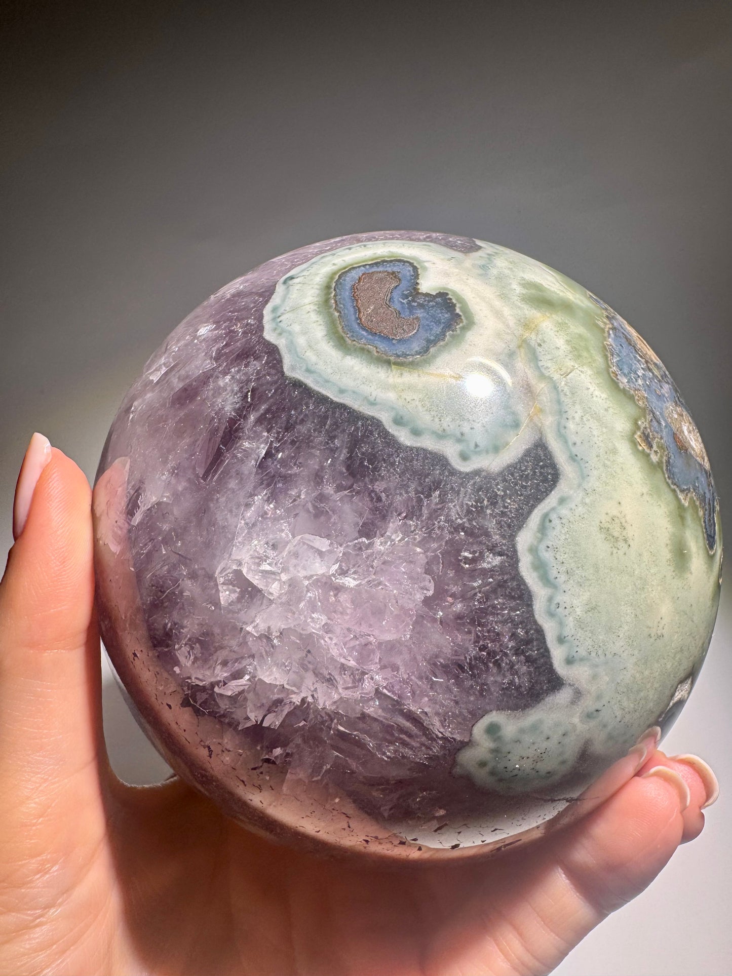 Exklusive Amethyst Kugel - 11cm, 1.97kg