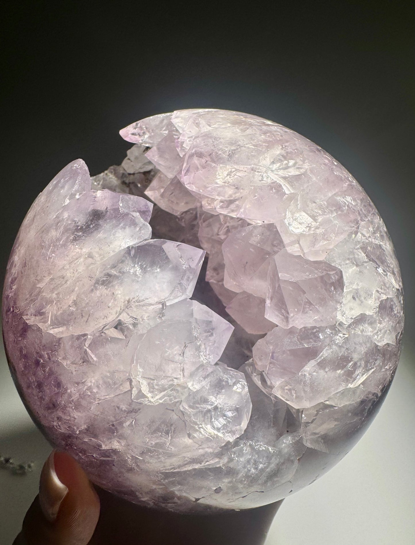Exklusive Amethyst Kugel - 11cm, 1.97kg