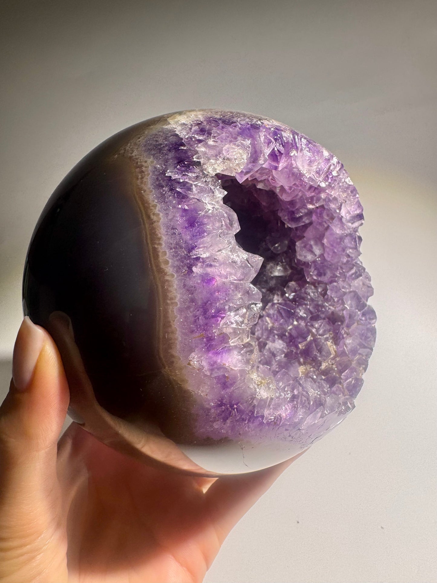 Amethyst Kugel Brasilien 12 cm – 1.81 kg | Doppelseitige Kristallöffnung 💜✨