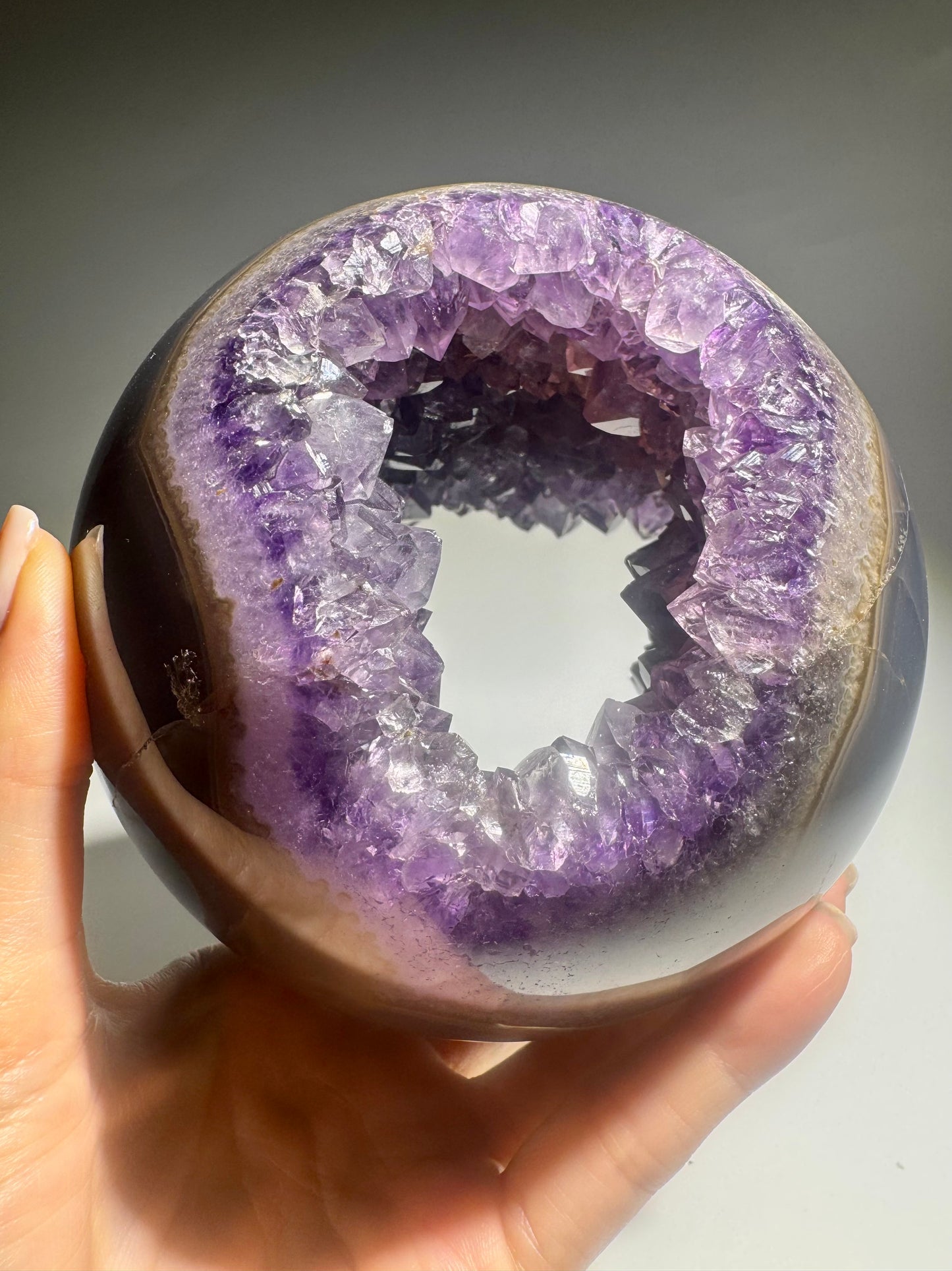 Amethyst Kugel Brasilien 12 cm – 1.81 kg | Doppelseitige Kristallöffnung 💜✨