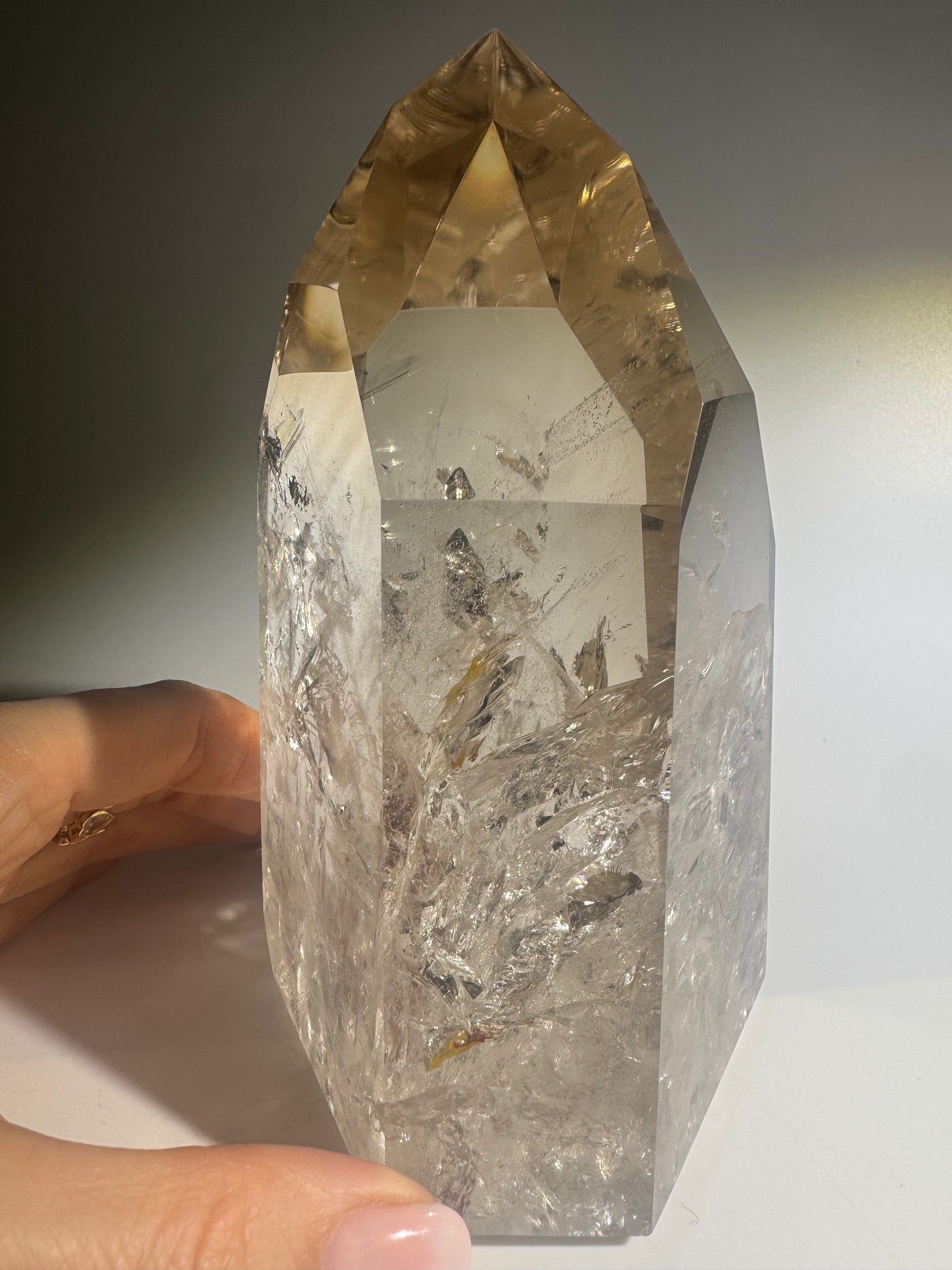 Rauchquarz Lemurian-Spitze mit Phantomen & Regenbogen – 14,5 cm AAA Qualität aus Brasilien