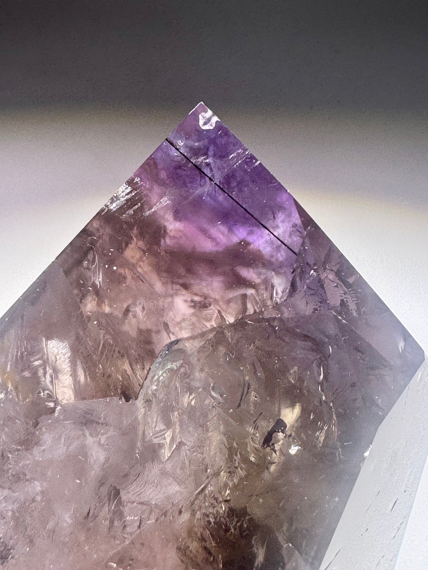 Fluoreszierende Ametrin-Phantomspitze aus Brasilien – 9 cm Kristall mit Amethyst, Citrin, Regenbogen & UV-Effekt, 328 g