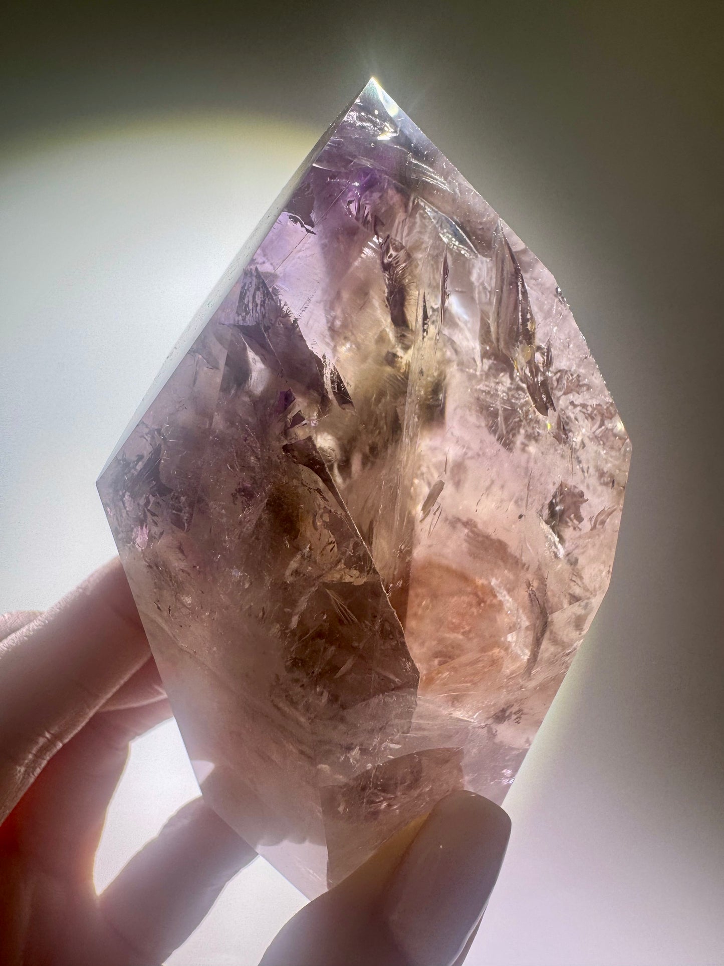 Fluoreszierende Ametrin-Phantomspitze aus Brasilien – 9 cm Kristall mit Amethyst, Citrin, Regenbogen & UV-Effekt, 328 g