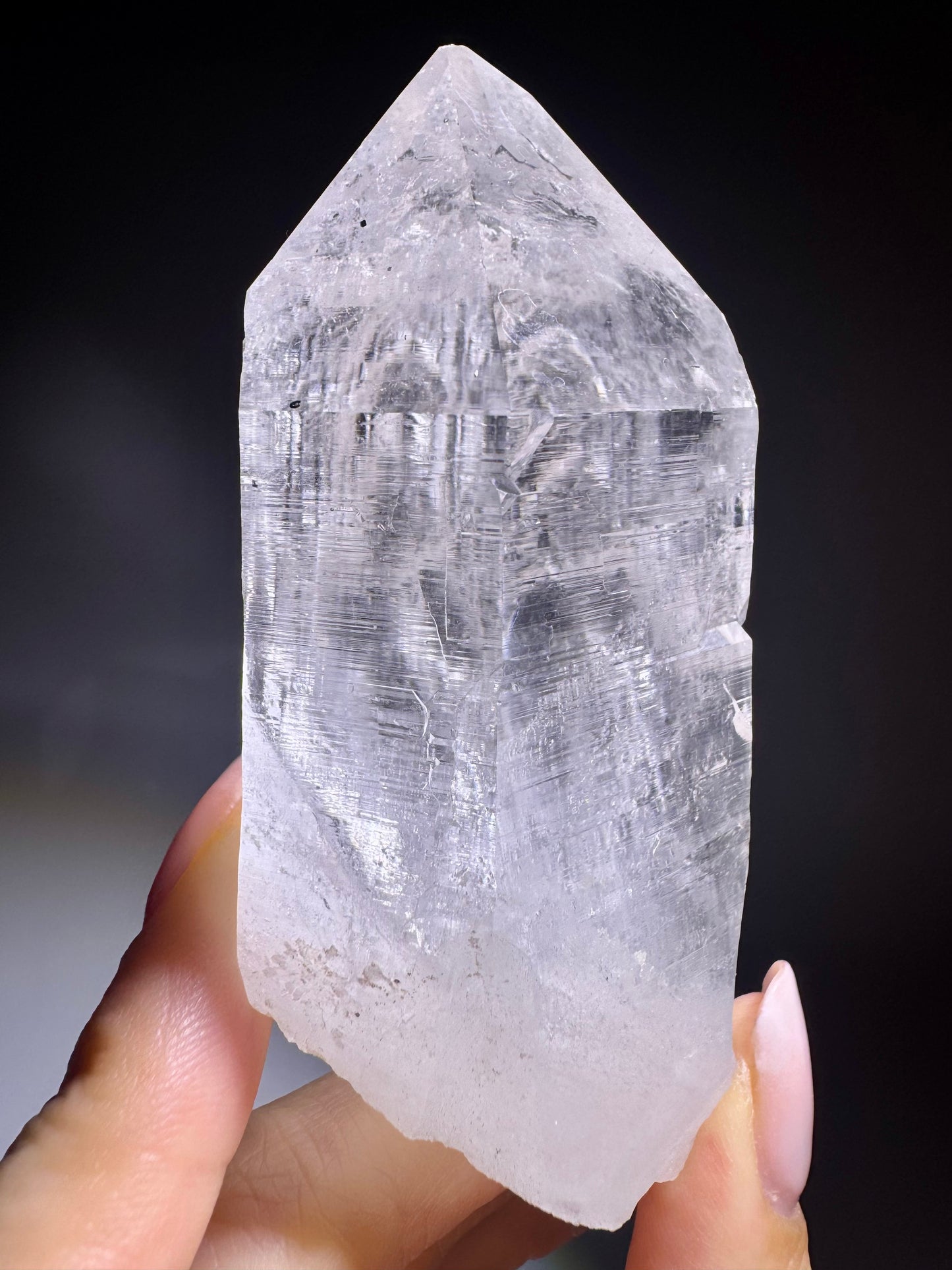 Himalaya Bergkristall 9 cm – Ultraklare Spitze in Premiumqualität