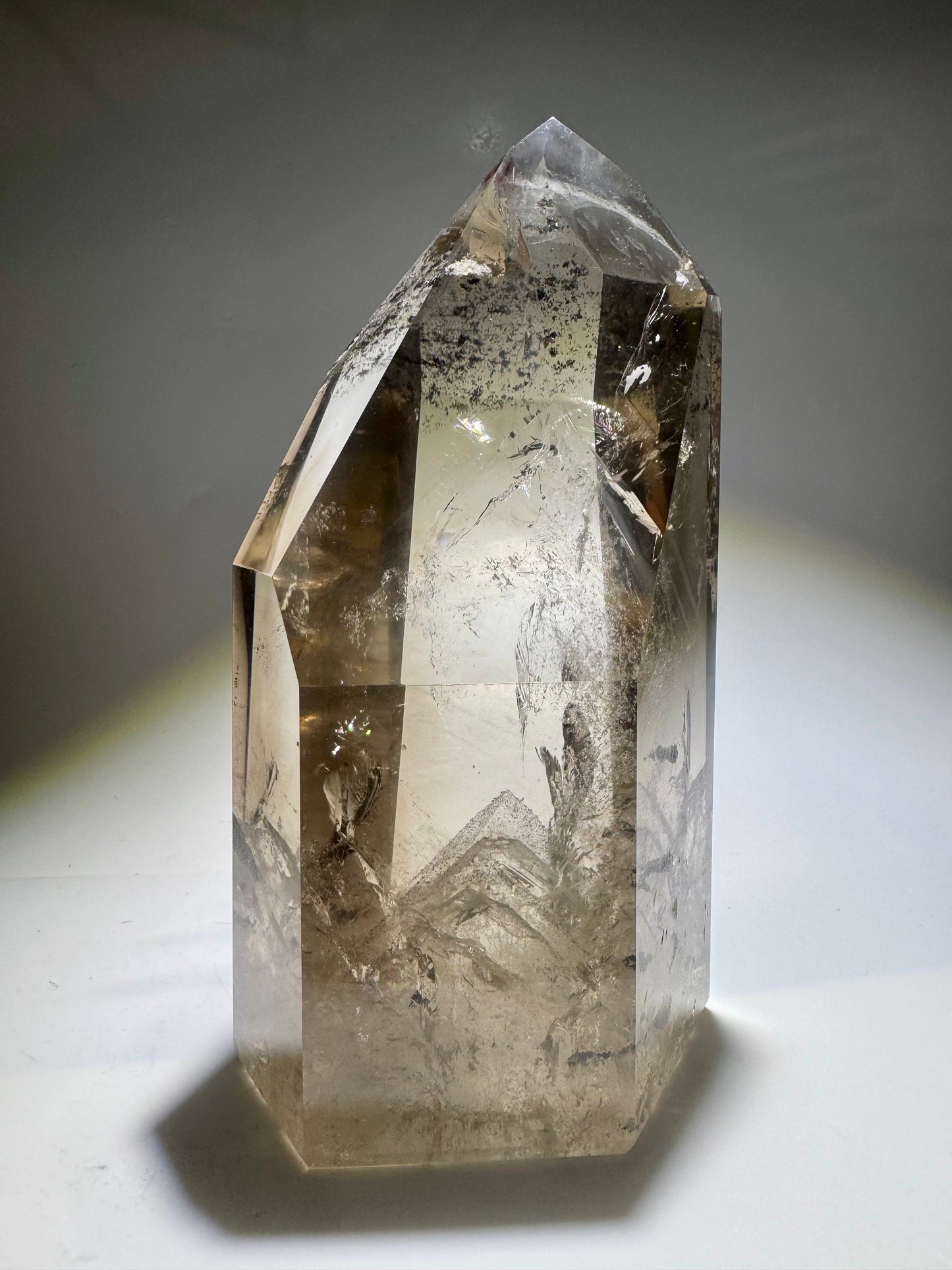Rauchquarz Lemurian-Spitze mit Phantomen – 15.5 cm, 1.28kg AAA Qualität aus Brasilien