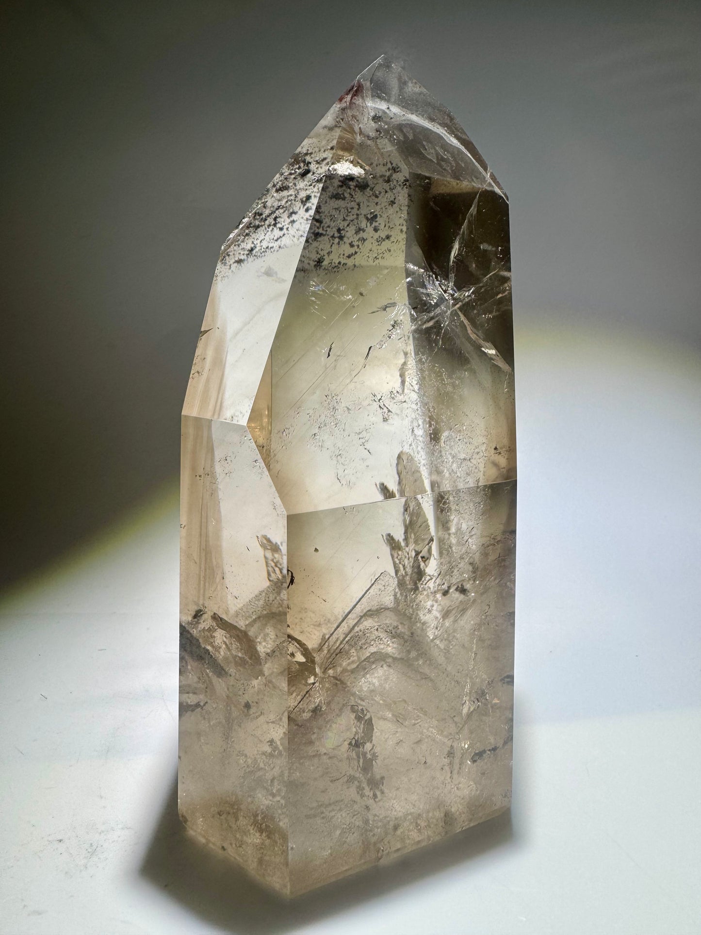 Rauchquarz Lemurian-Spitze mit Phantomen – 15.5 cm, 1.28kg AAA Qualität aus Brasilien