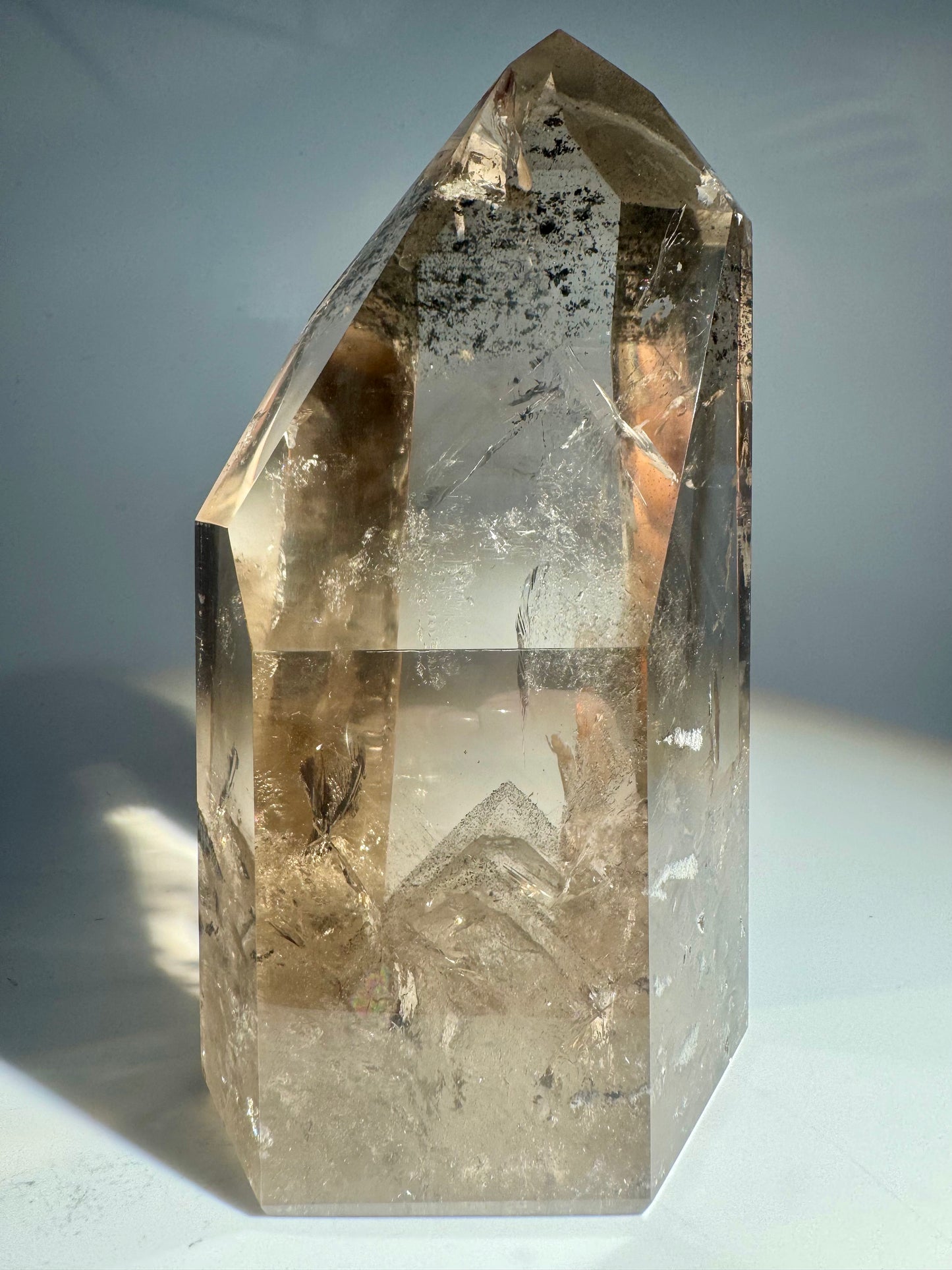 Rauchquarz Lemurian-Spitze mit Phantomen – 15.5 cm, 1.28kg AAA Qualität aus Brasilien