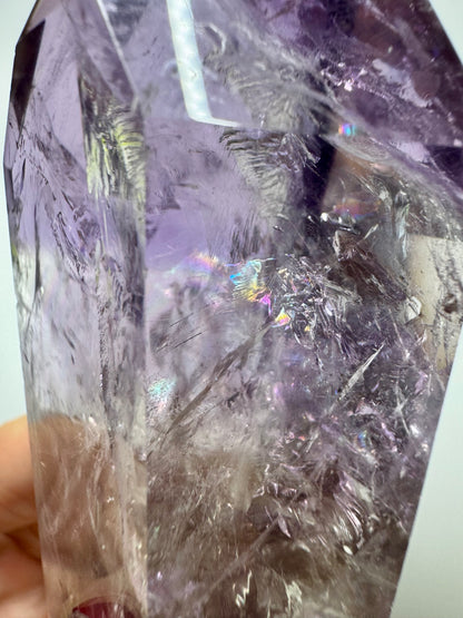 Pointe d'améthyste fantôme avec arc-en-ciel - 10 cm, 245 g