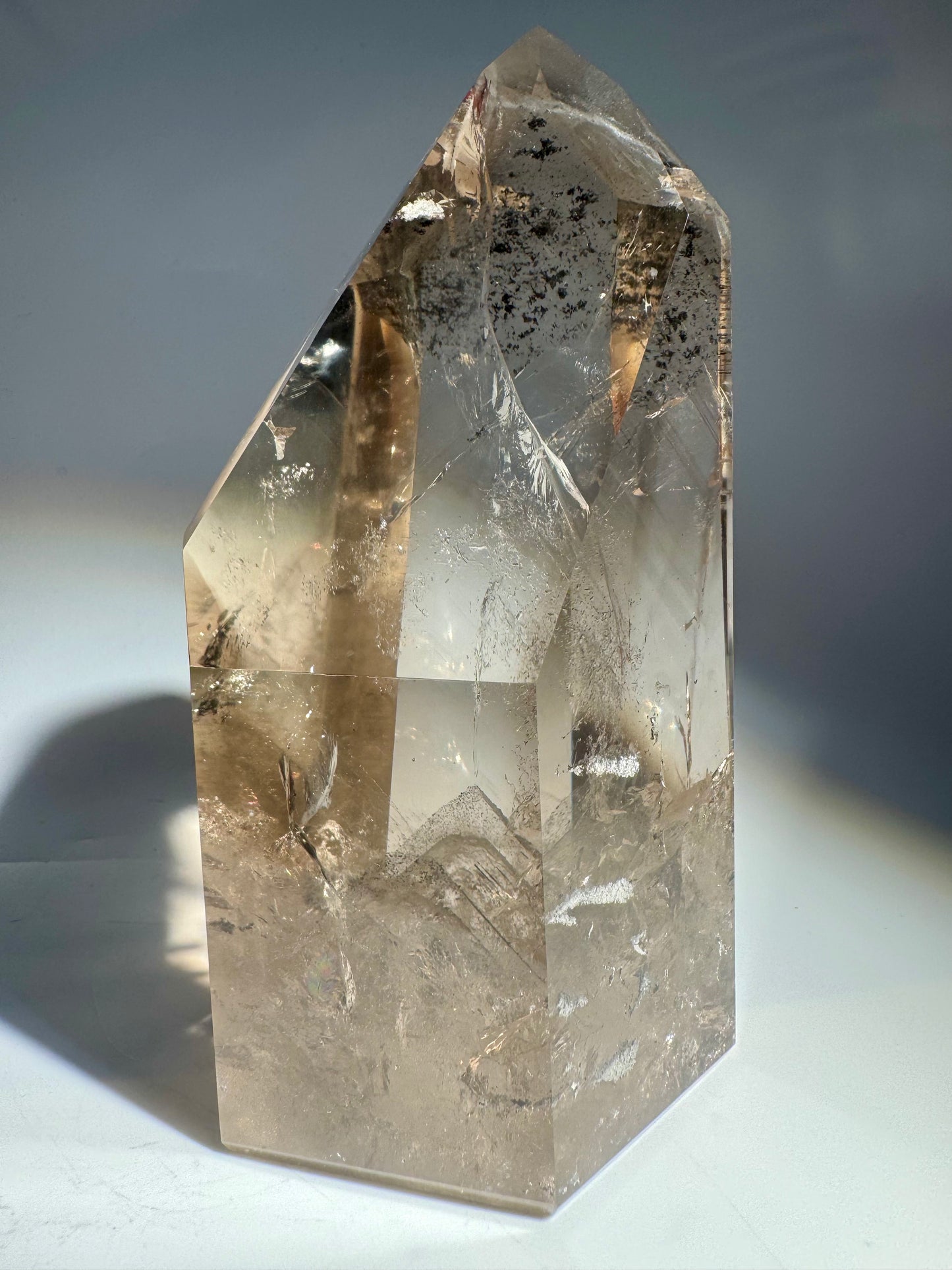 Rauchquarz Lemurian-Spitze mit Phantomen – 15.5 cm, 1.28kg AAA Qualität aus Brasilien