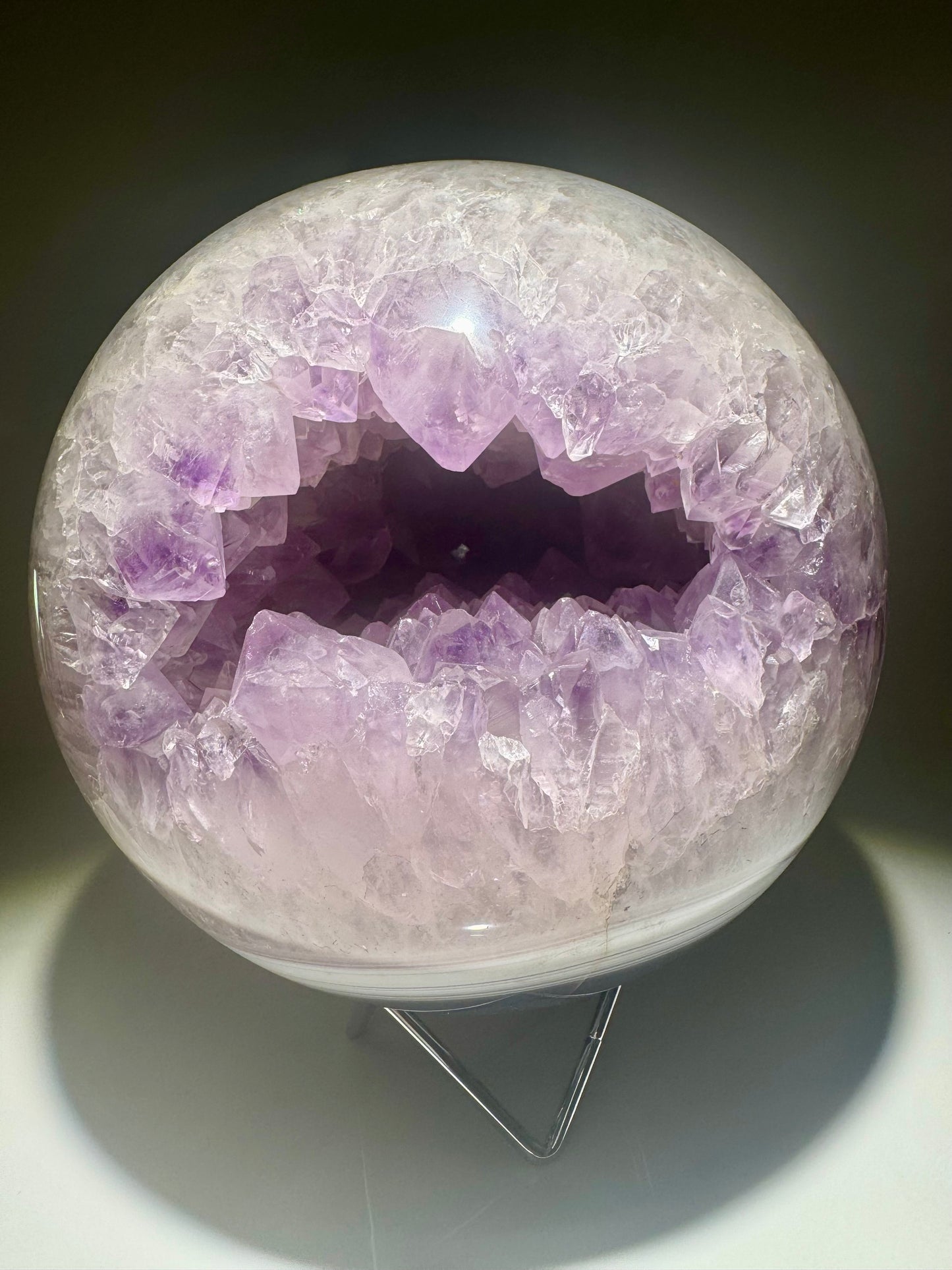 Riesige Amethyst Kugel mit wunderschönem Achat-Banding – 17 cm, 7 kg