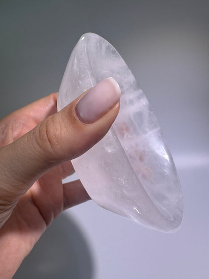 Kristallschale aus Bergkristall – Handgeschliffenes Unikat aus Brasilien 🤍 11x8cm – Natürliche Quarzschale für deinen Schmuck