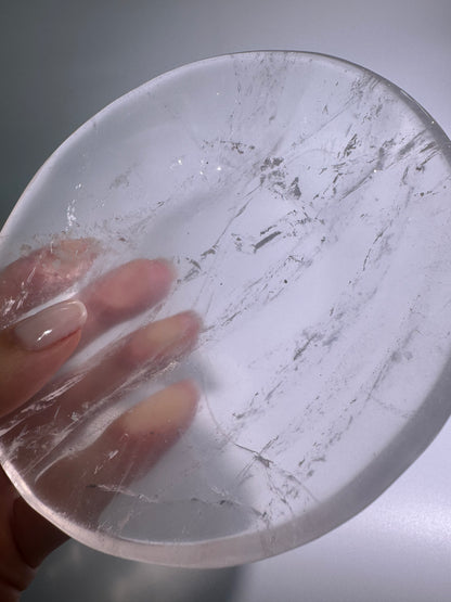 Transparente Bergkristallschale – 12 cm, 124 g – Handgeschliffen in Brasilien aus einem einzigen grossen Kristall