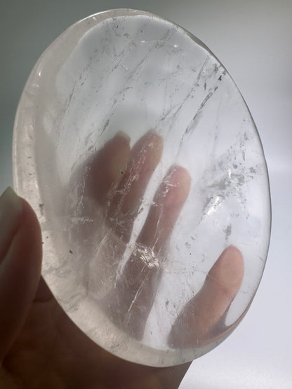 Transparente Bergkristallschale – 12 cm, 124 g – Handgeschliffen in Brasilien aus einem einzigen grossen Kristall
