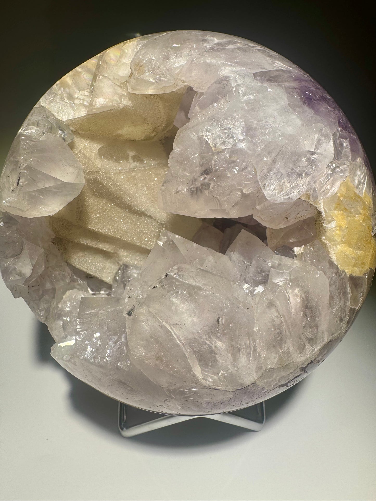 Exklusive Amethyst Kugel mit funkelndem Kalzit - 13cm, 2.5kg