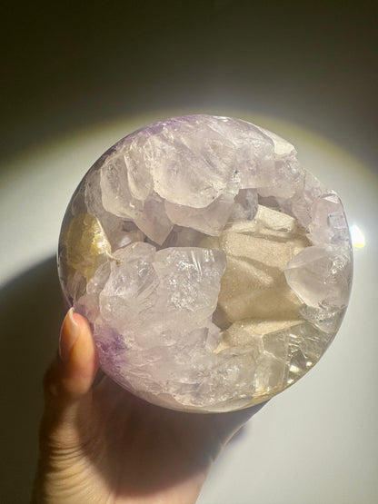 Exklusive Amethyst Kugel mit funkelndem Kalzit - 13cm, 2.5kg