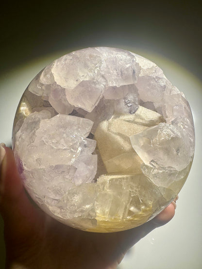 Exklusive Amethyst Kugel mit funkelndem Kalzit - 13cm, 2.5kg