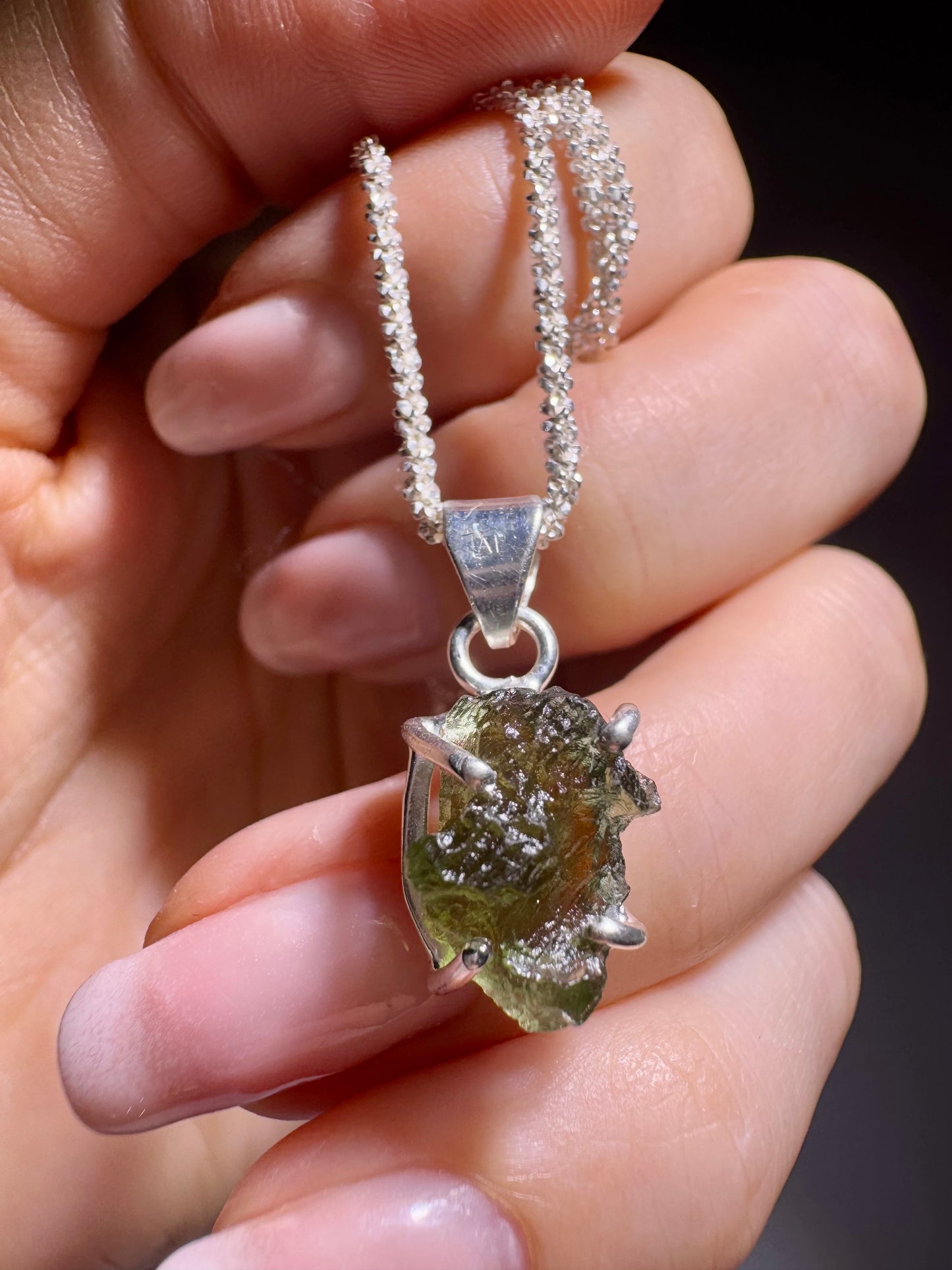 Moldavit Anhänger in 925 Silber – echtes Tektit, intensiv grün & selten