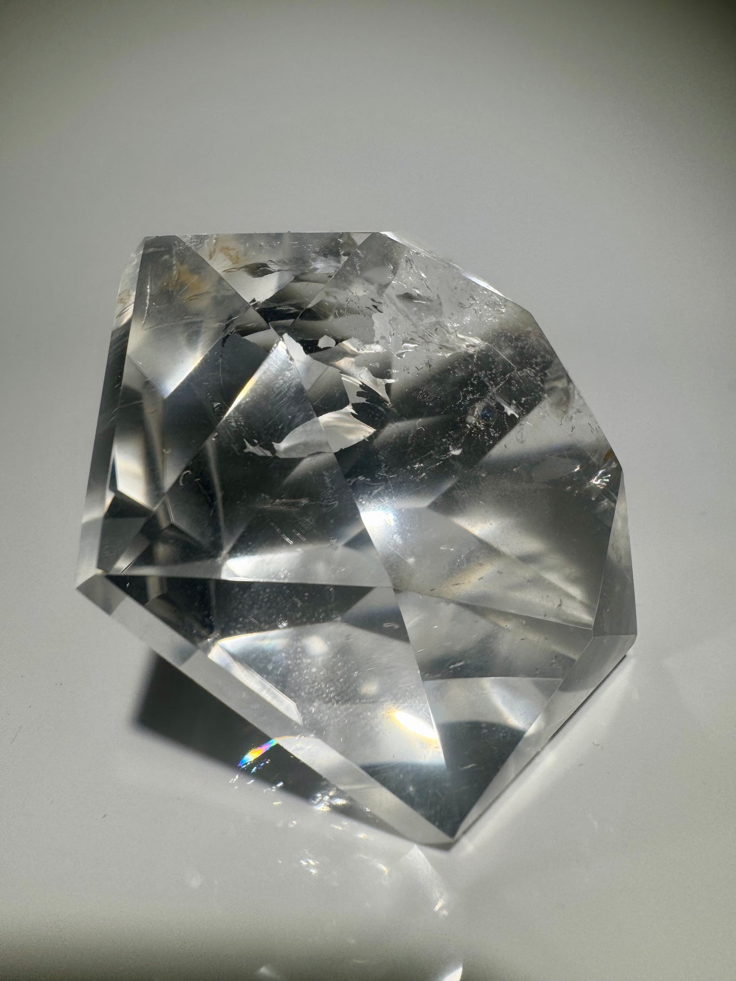 Ultraklarer Bergkristall facettiert – 6,2 cm & 163 g mit Diamantschliff Brasilien