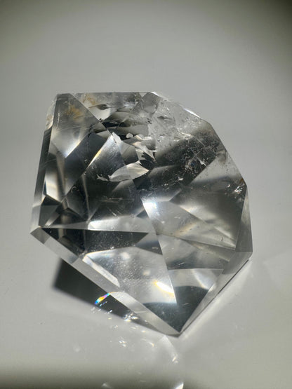 Ultraklarer Bergkristall facettiert – 6,2 cm & 163 g mit Diamantschliff Brasilien