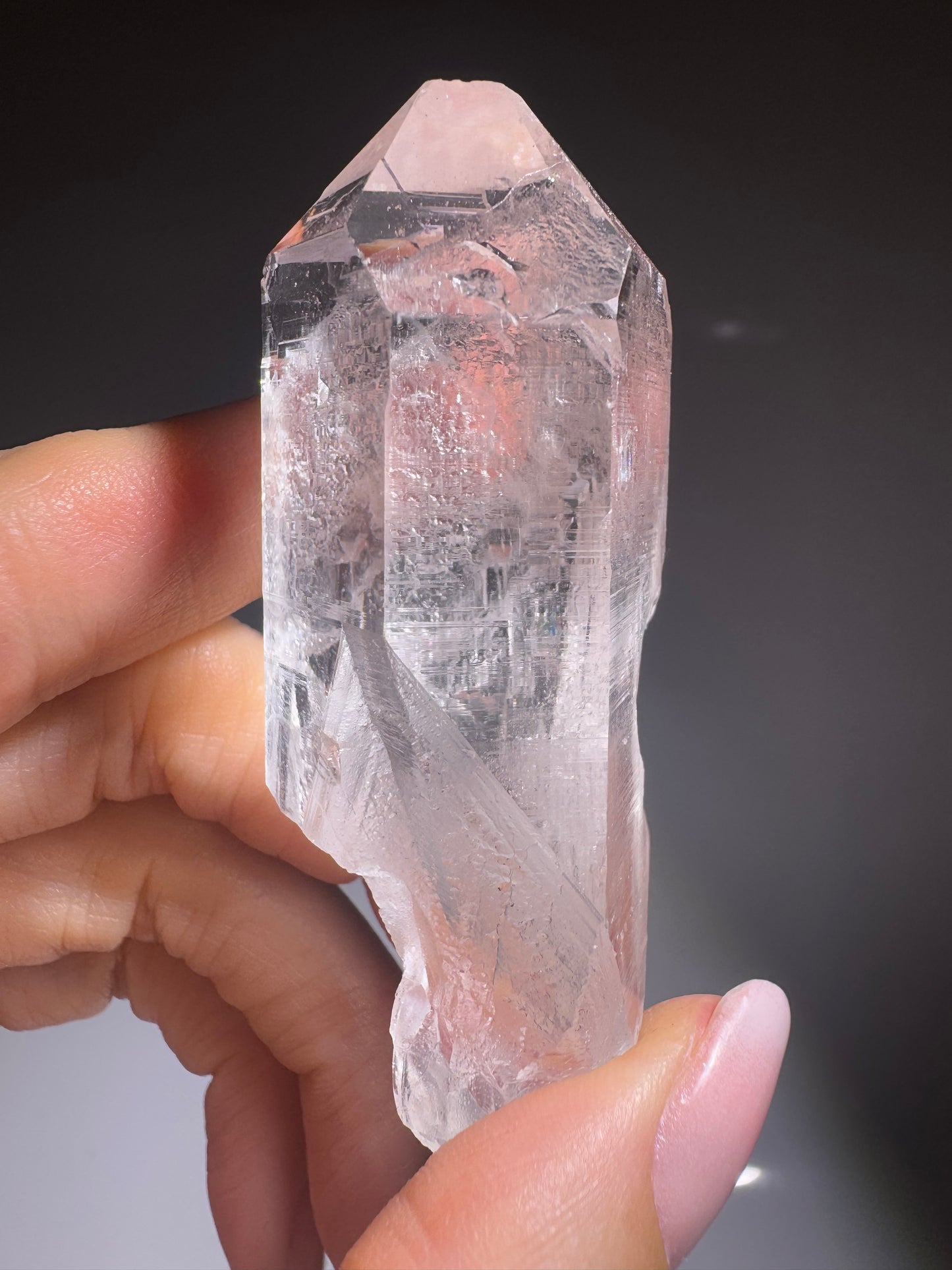 Premium Himalaya Bergkristall 7 cm – Extraklare Spitze voller Feuer & Licht