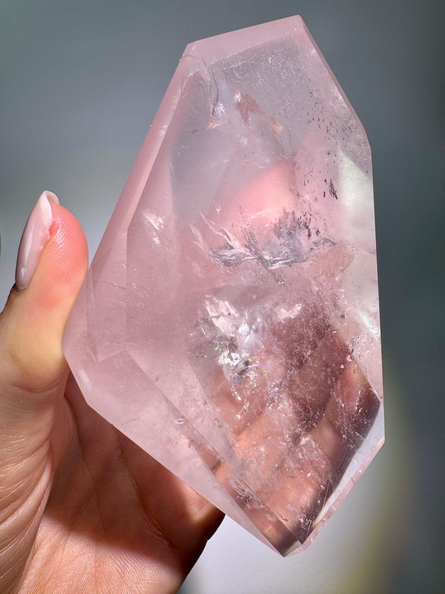 Pink-Lithium Kristall – 392g | Extra klar mit Regenbogen – Herzenergie & Heilstein aus Brasilien