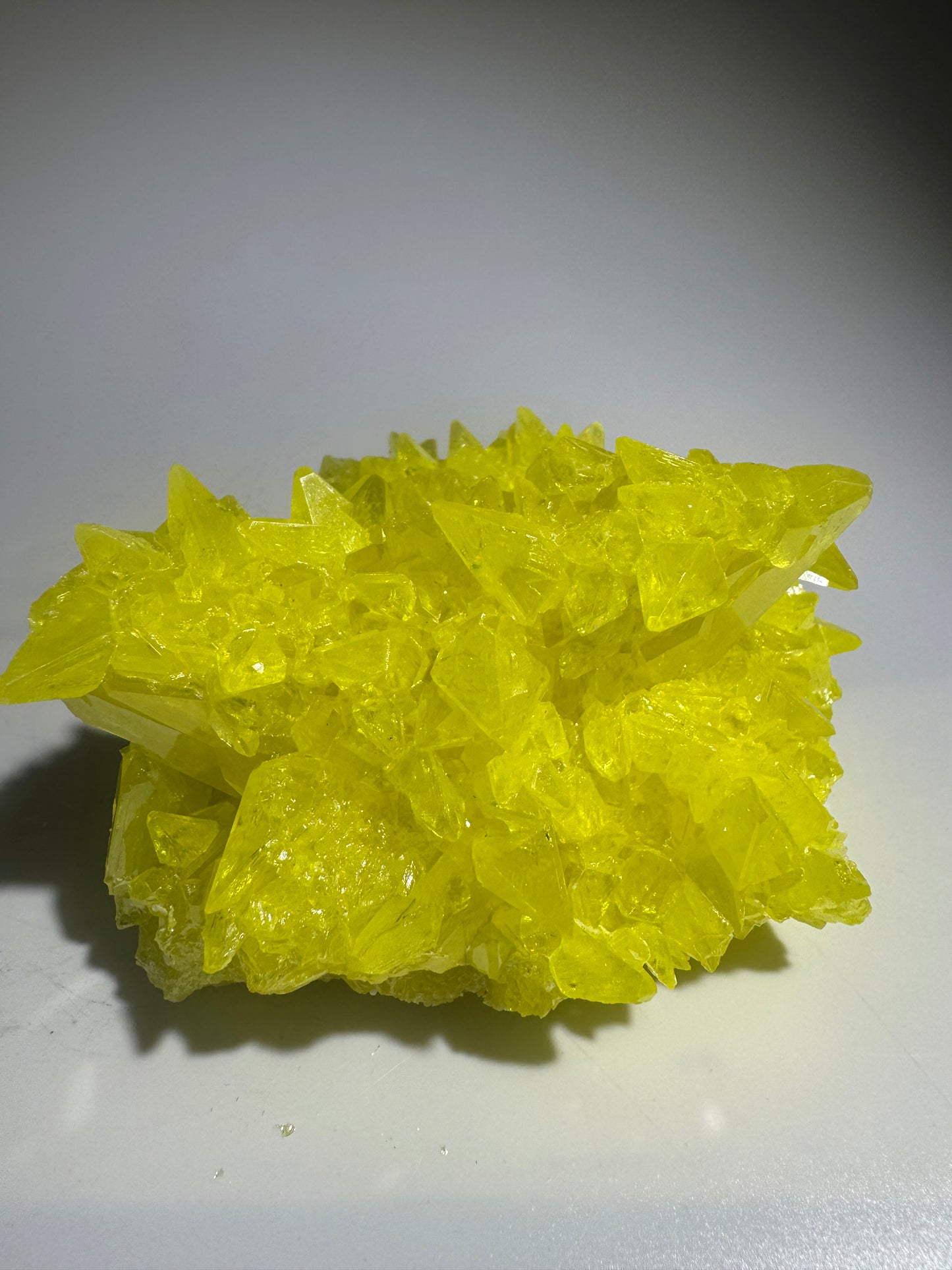 Schwefelkristall-Stufe – Leuchtend gelber Kristall 8,5 cm, 265 g