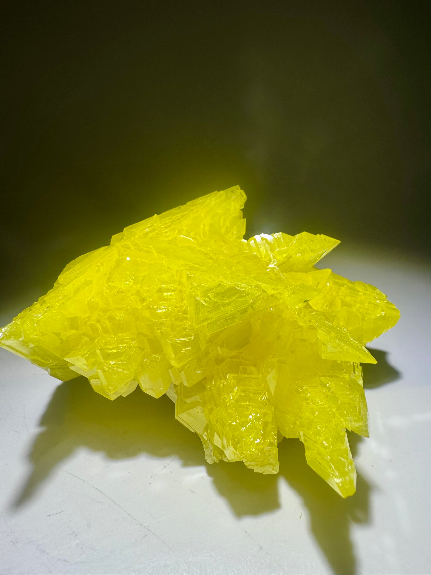 Schwefelkristall-Stufe – leuchtend gelber Schwefelkristall ca. 12cm