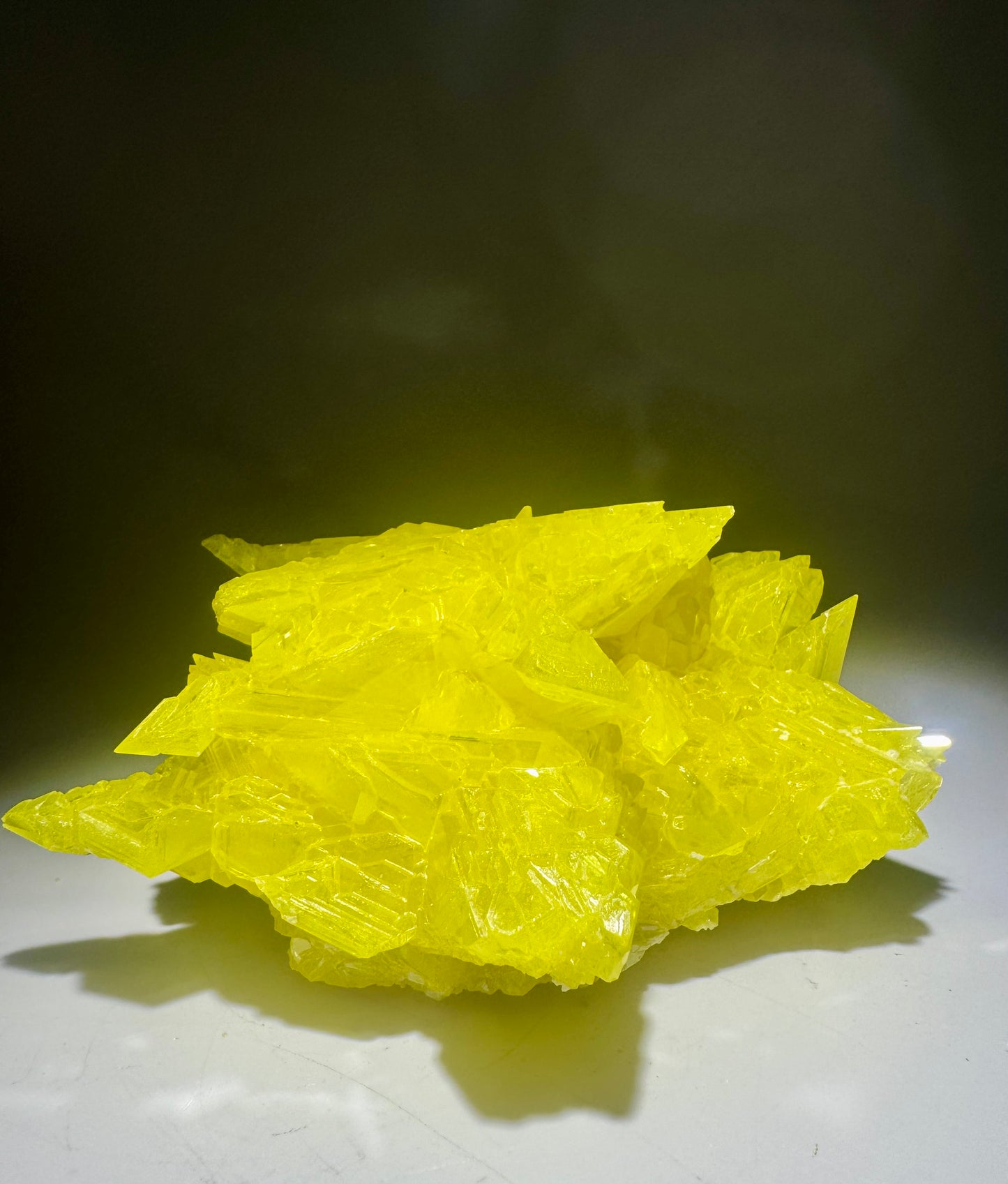 Schwefelkristall-Stufe – leuchtend gelber Schwefelkristall ca. 12cm