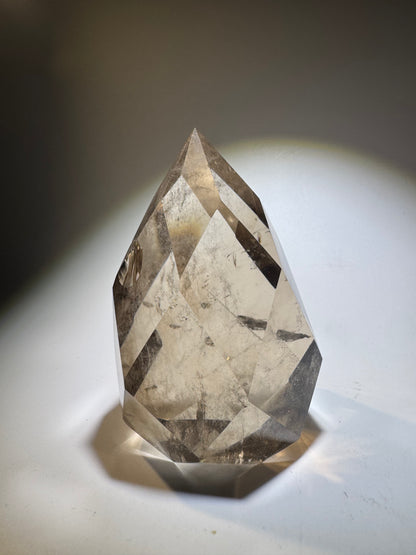 Exklusives Rauchquarz-Ornament – facettiert, klar & mit Phantom 💎 - 7.7cm, 238g
