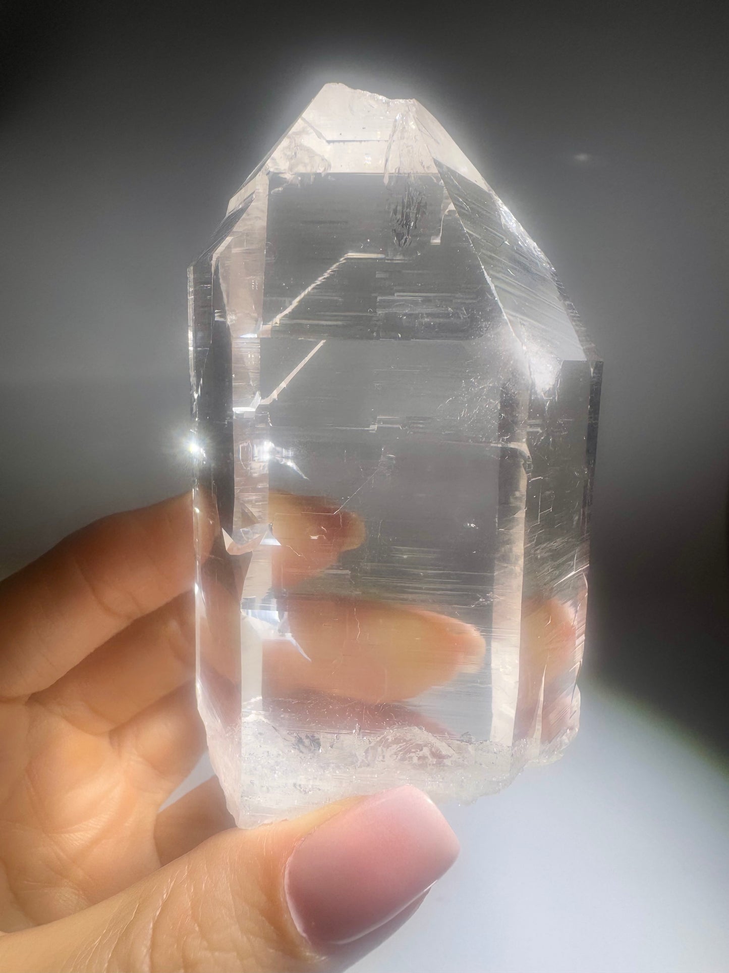 Extraklarer Himalaya Bergkristall – 9 cm Spitze voller Energie & Brillanz