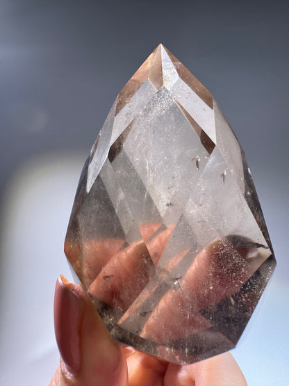 Exklusives Rauchquarz-Ornament – facettiert, klar & mit Phantom 💎 - 7.7cm, 238g