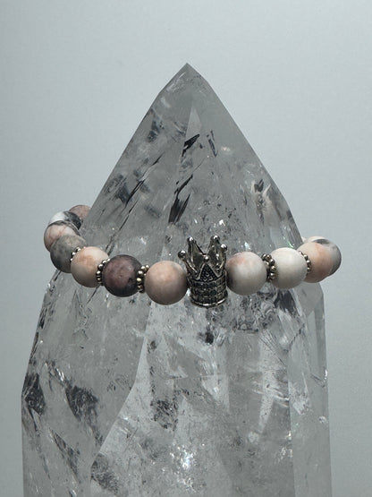 Bezauberndes Rhodonit Armband mit Zirkonia Krönchen - 17cm