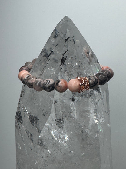 Bezauberndes Rhodonit Armband mit Zirkonia Krönchen - 17cm