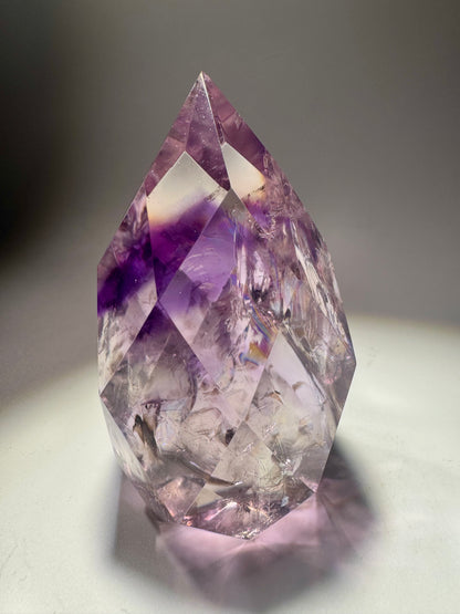 Exklusives Phantom-Amethyst-Ornament – facettiert, mit Regenbogen & Phantom 💜🌈 - 6.8cm