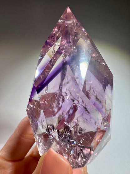 Exklusives Phantom-Amethyst-Ornament – facettiert, mit Regenbogen & Phantom 💜🌈 - 6.8cm