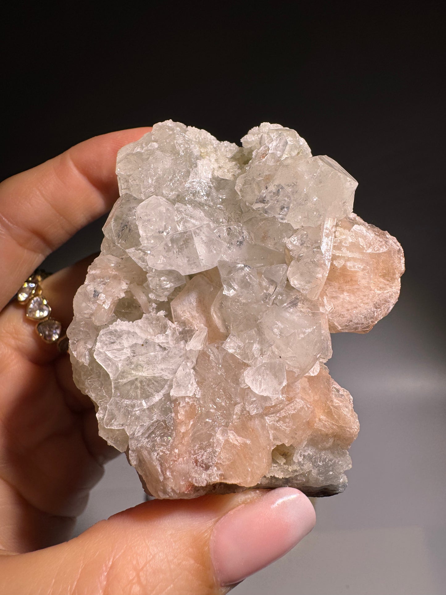 Apophyllit Kristalle aus Indien – Naturunikate mit faszinierendem Glanz