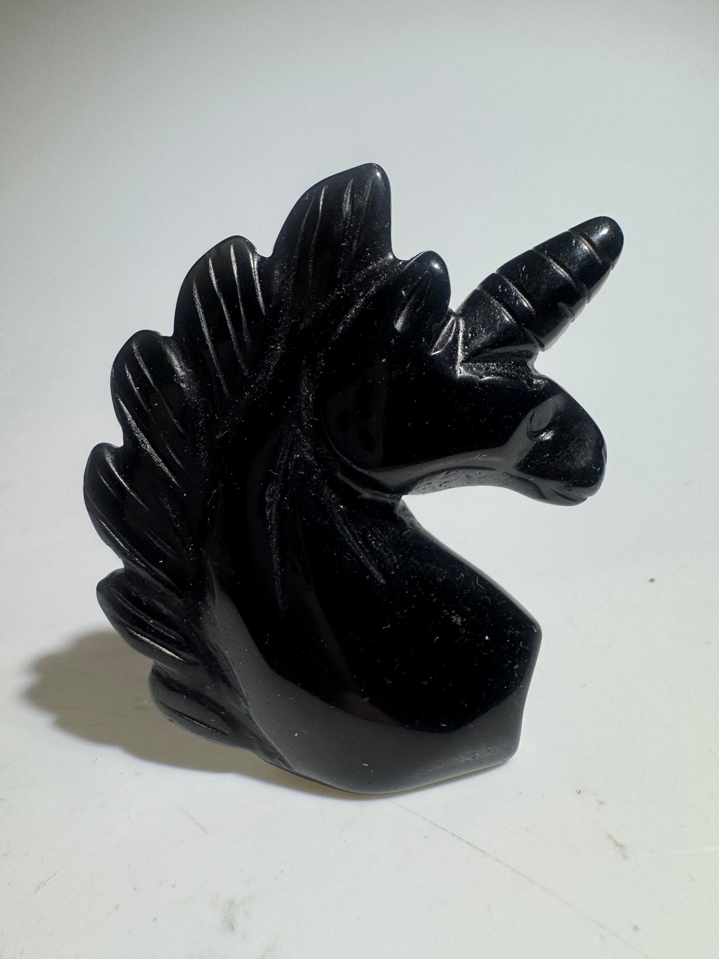 Einhorn aus Edelstein 5,5 cm – Red Zebra Jaspis, Aventurin oder Onyx