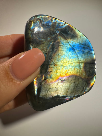 Bezaubernder Labradorit mit Regenbogenfarben - 6cm, 194g