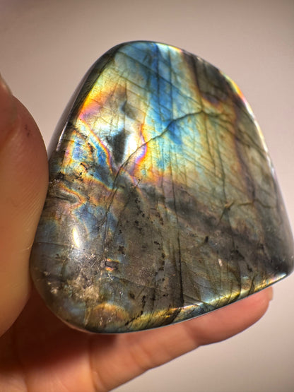 Bezaubernder Labradorit mit Regenbogenfarben - 6cm, 194g