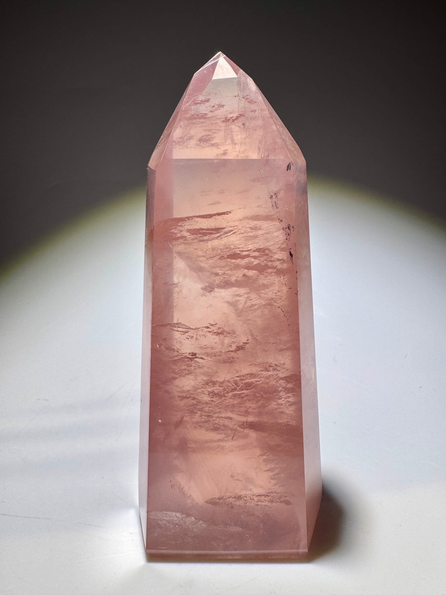 Edle Rosenquarz Spitze – 11cm, 210 g Naturkristall in intensivem Himbeerrosa