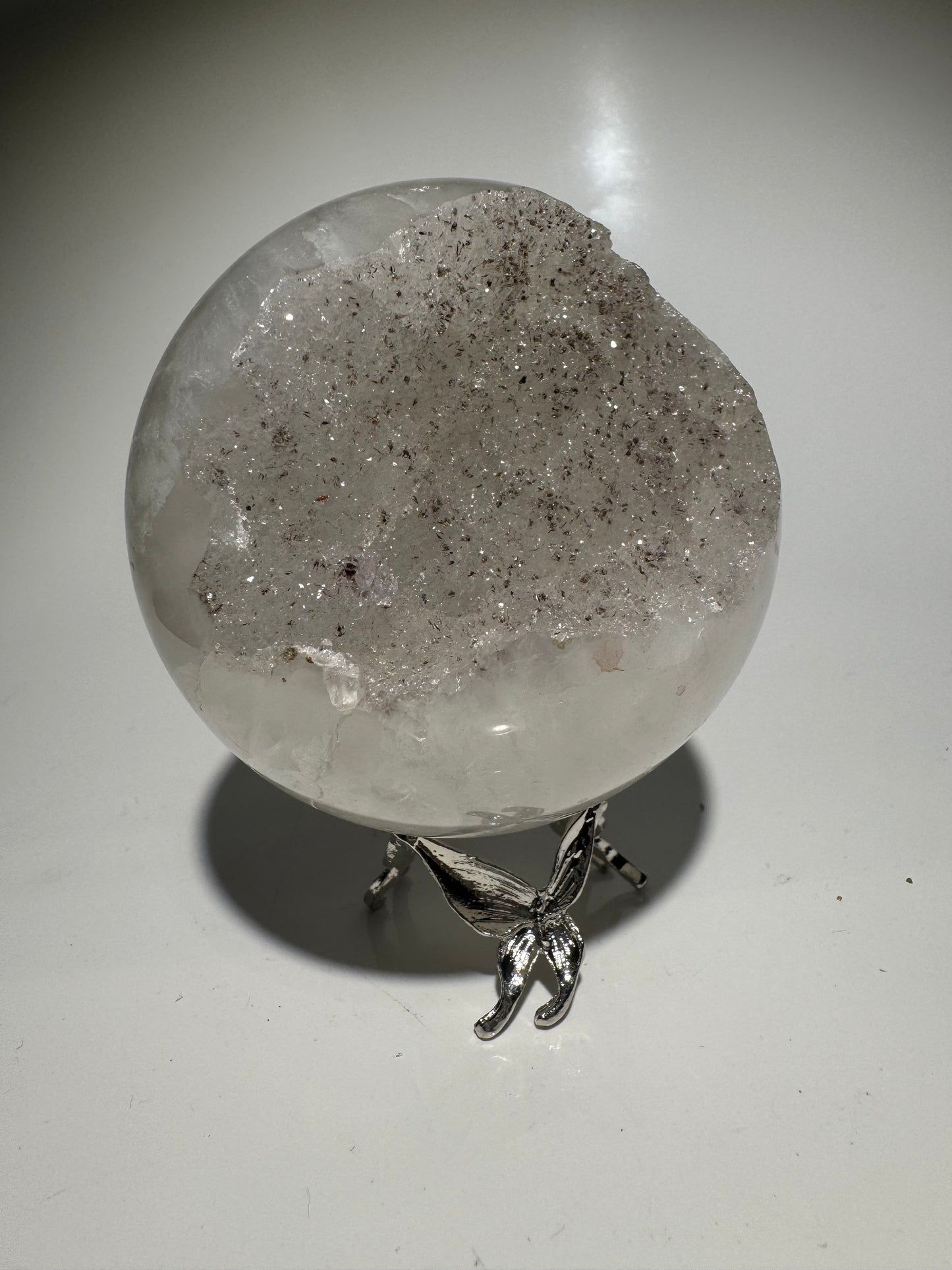 Bezaubernde Quarzkugel 7,6 cm