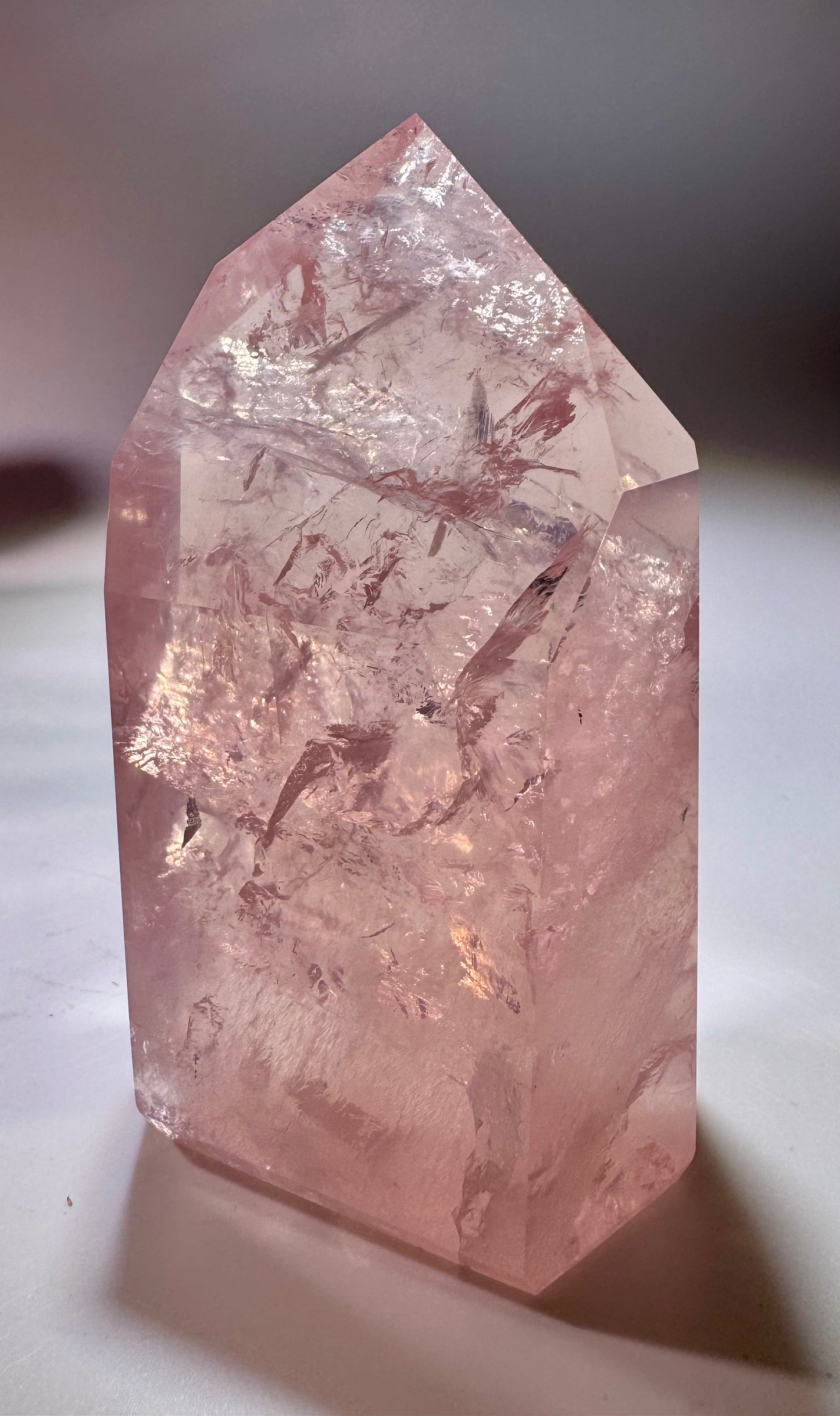 Rosenquarz Spitze 8 cm – Intensiv Himbeerrosa Naturkristall 180 g