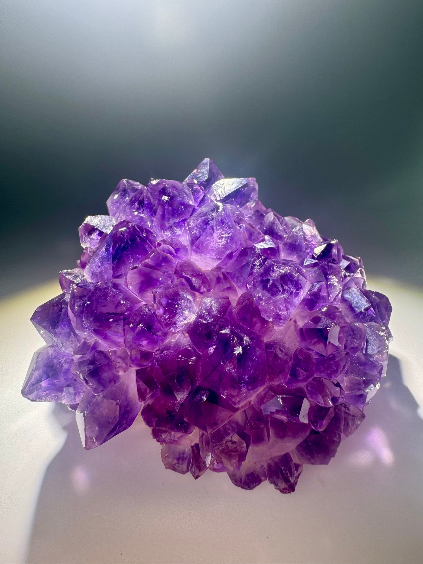 Tiefviolette Amethystblüte aus Uruguay – 8.4 cm Stalaktit Kristall