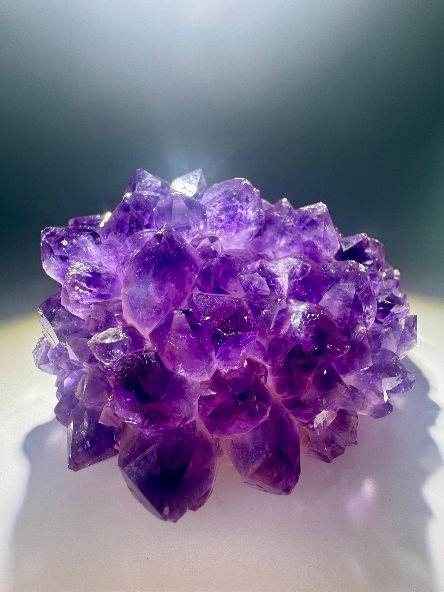 Tiefviolette Amethystblüte aus Uruguay – 8.4 cm Stalaktit Kristall