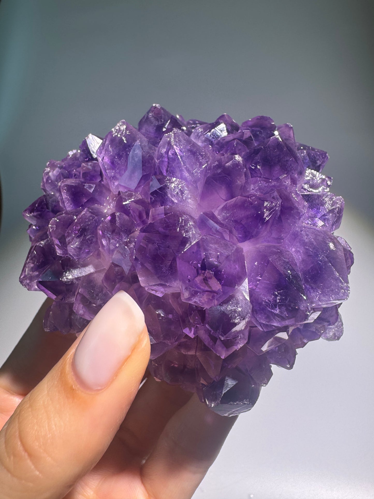 Tiefviolette Amethystblüte aus Uruguay – 8.4 cm Stalaktit Kristall