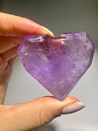 Amethyst-Kristallherz facettiert & klar - AAA Qualität